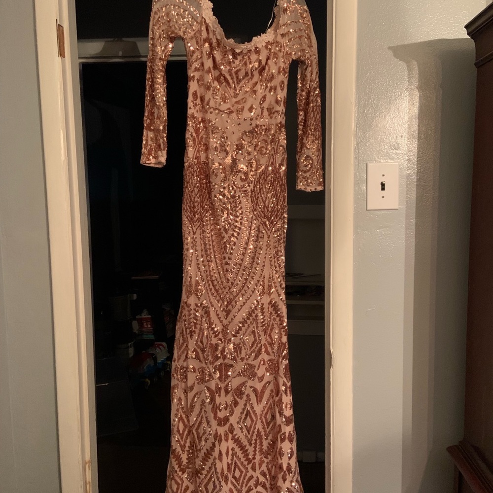 Lrge Rosegld NEVER WORN prom/formal/homecoming.